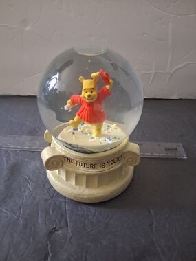 Disney Winnie the Pooh Graduation Musical Snow Globe The Future Is Yours VNTG